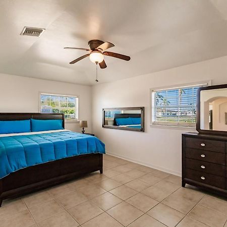 New! Dock Canal Family Home W/Pool & Gulf Access! ノース・フォート・マイヤーズ エクステリア 写真