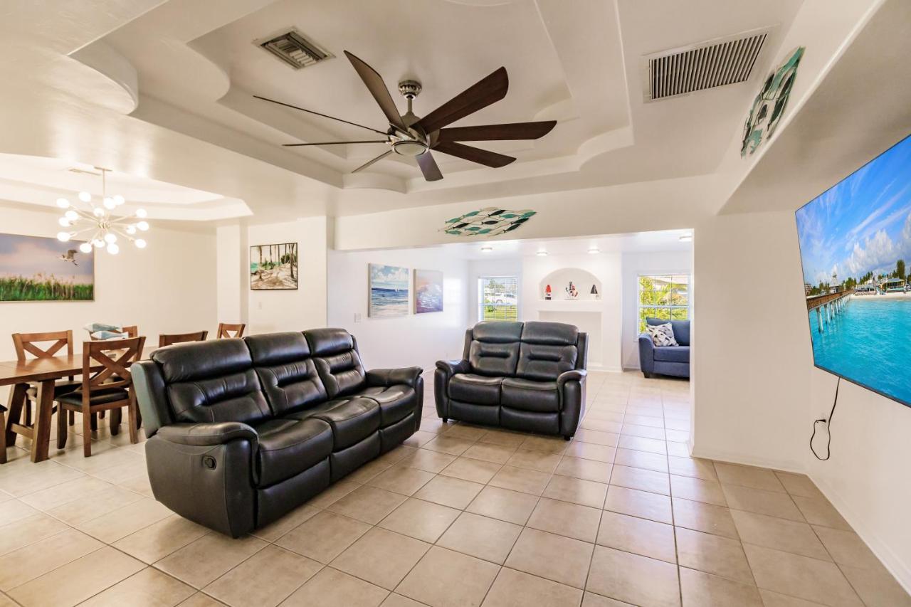 New! Dock Canal Family Home W/Pool & Gulf Access! ノース・フォート・マイヤーズ エクステリア 写真