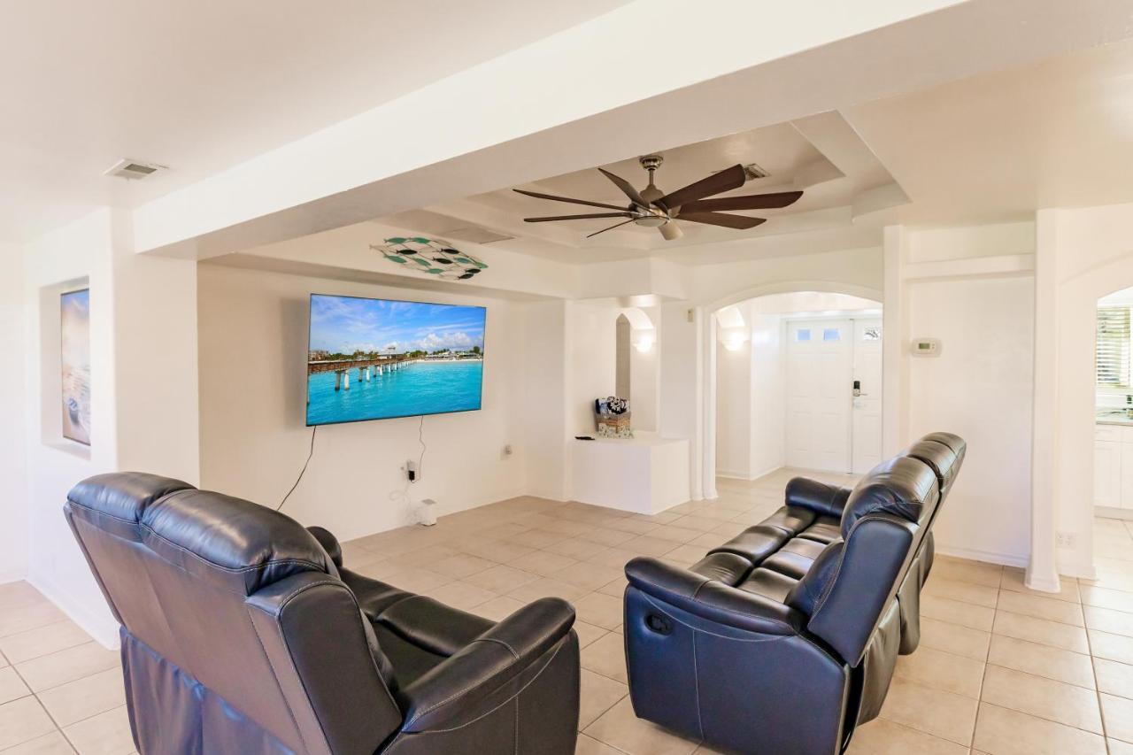 New! Dock Canal Family Home W/Pool & Gulf Access! ノース・フォート・マイヤーズ エクステリア 写真