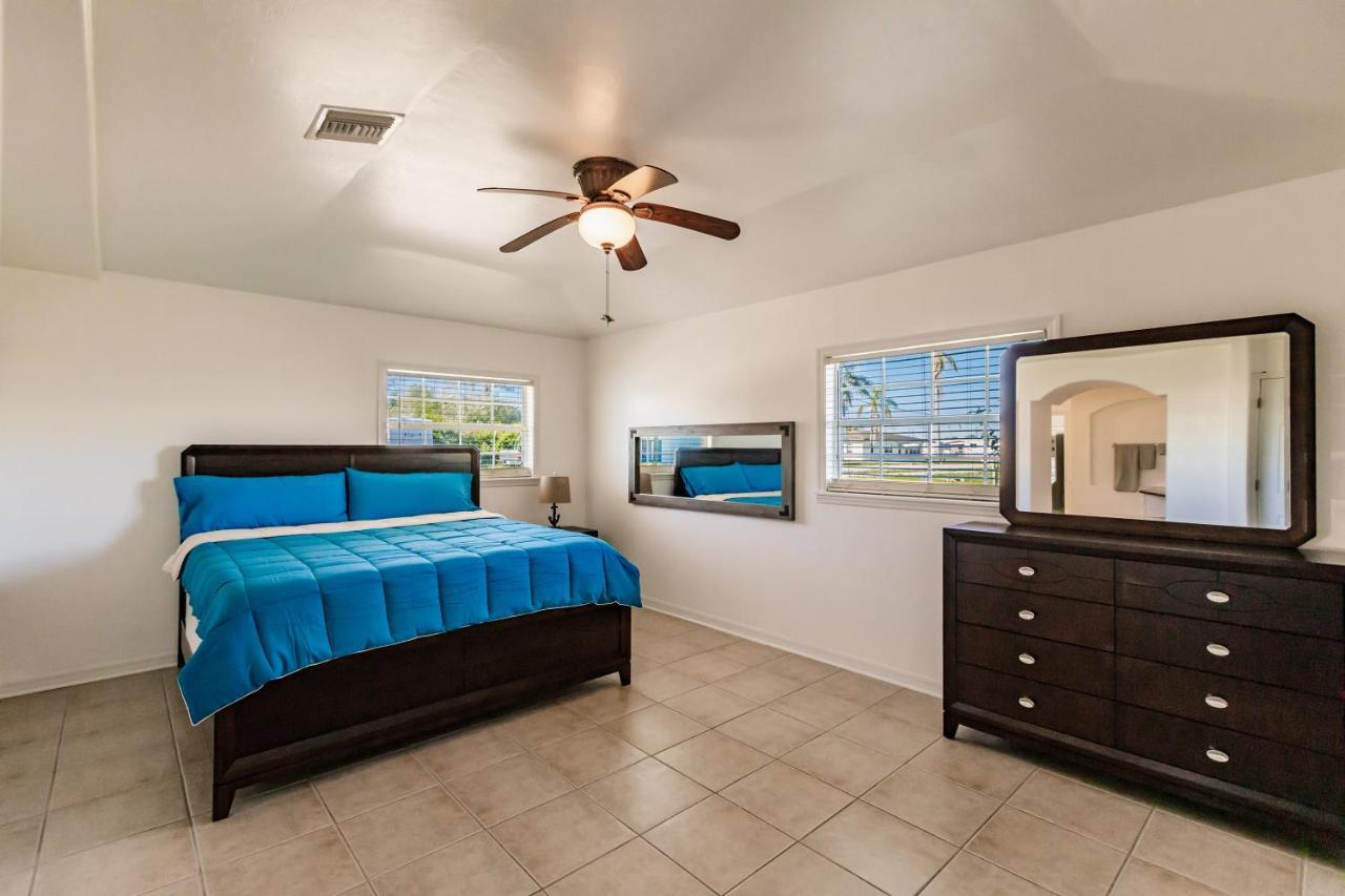 New! Dock Canal Family Home W/Pool & Gulf Access! ノース・フォート・マイヤーズ エクステリア 写真