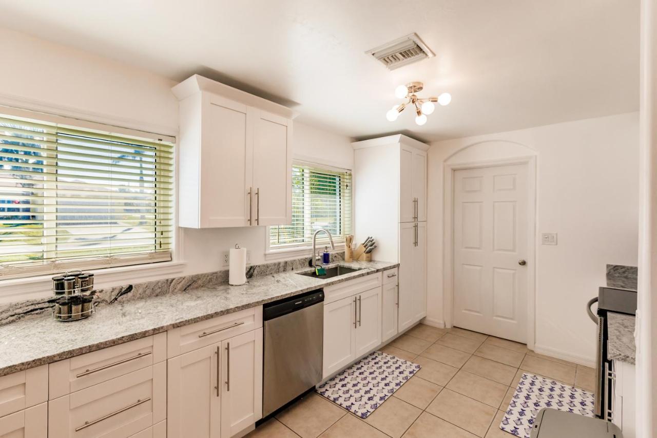 New! Dock Canal Family Home W/Pool & Gulf Access! ノース・フォート・マイヤーズ エクステリア 写真